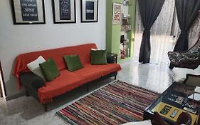 An Indian Bollywood Sevilla Experience - For Families, Couples & Business Trips