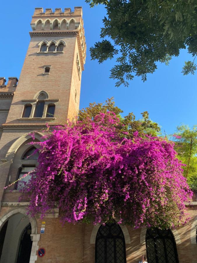 An Indian Bollywood Sevilla Experience - For Families, Couples & Business Trips Esterno foto